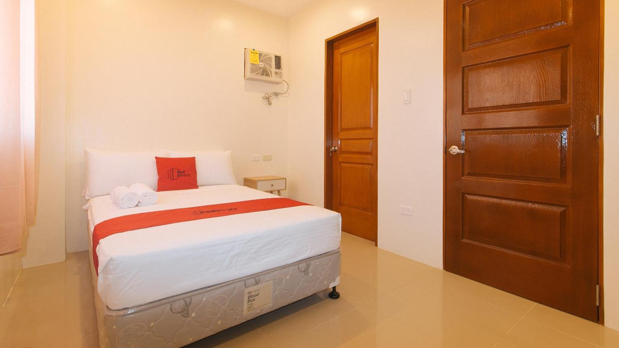 Reddoorz @ Lm Apartelle Boracay Hotel *